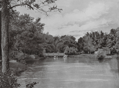 Park in Kansas City, Lake View (b/w photo)