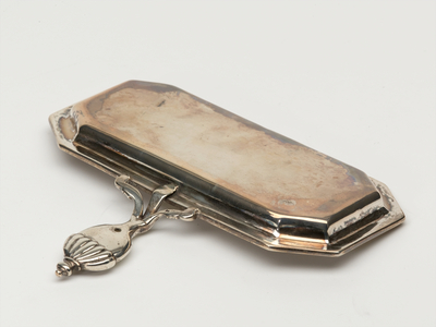 Candle snuffer tray, Board of Ordnance, c.1696 (tray, snuffer)