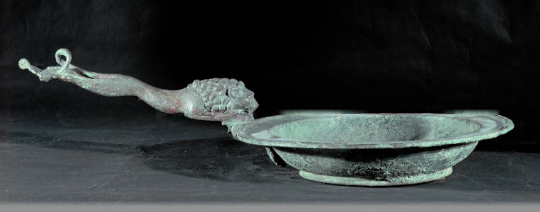 Dish with lion-shaped handle …