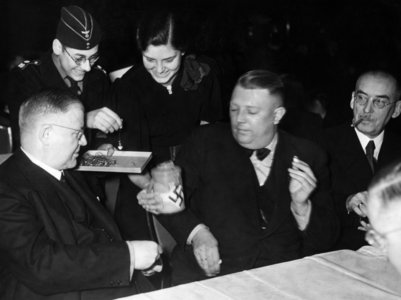 Ludwig Klitzsch at a social evening of the Scherl publishing house, 1939 (b/w photo)