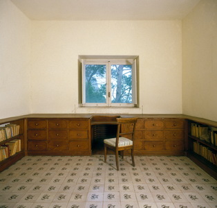 Contemporary architecture : Studio - Side toward desk - Casa Malaparte, 1938-1940