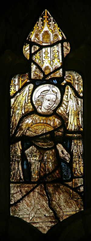 Window s7 depicting an angel - musician (stained glass)