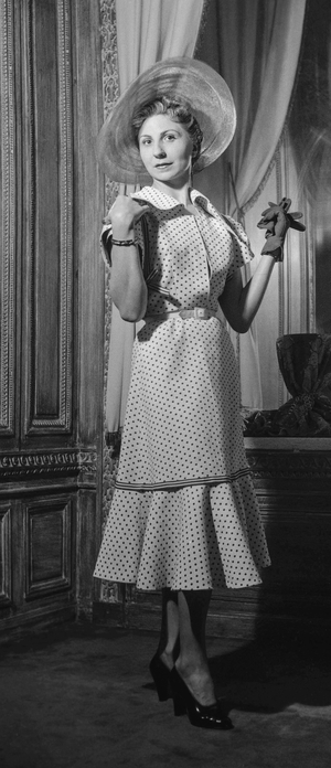 Alex Maguy fashion, Paris, May 4, 1950 : polka dot dress and hat (b/w photo)