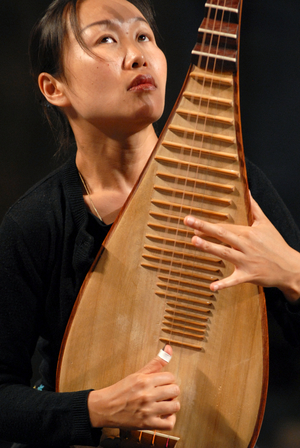 Liu Fang at the Saintes Festival, France, 2011 (photo)