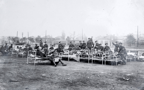 Bulgarian soldiers relaxing on hospital beds, World War I, 1915-1918 (b/w photo)