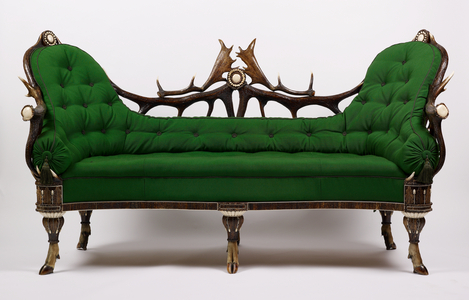 Antler sofa, 1845 (stag horn and hoofs, oak, pine and wool)