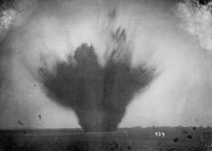 I. WK - Western Front - shell impact 1915 (photo)