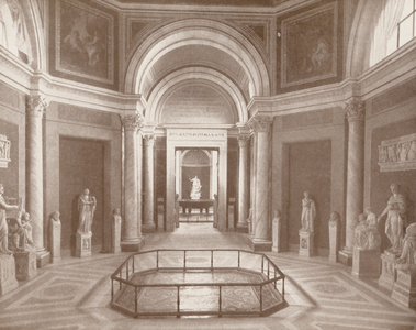 Roma, Museo Vaticano, Sala Delle Muse (b/w photo)