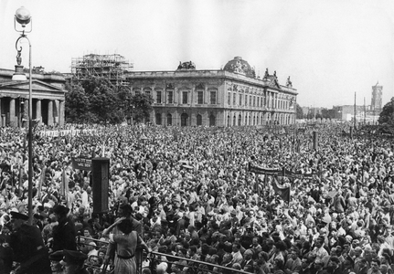 Propaganda event in front of the Humboldt University, 1956 (b/w photo)