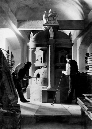 Artistic workers in Vatican City, 1910 (b/w photo)