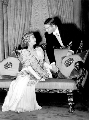 Vivien Leigh with Laurence Olivier in play "The Sleeping Prince" in 1953 (photo)
