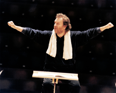 Riccardo Chailly  conducting