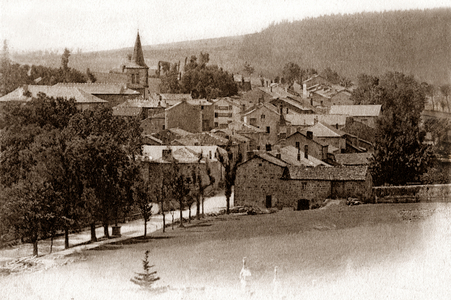The village of Saint-Bonnet-le-Froid, at the beginning of the twentieth century (postcard)