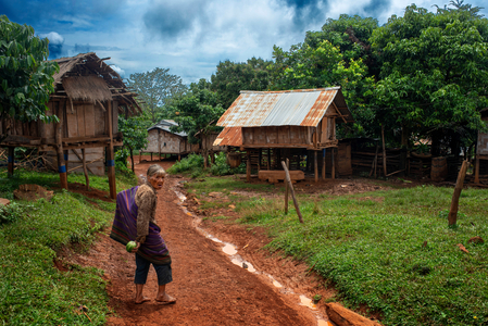 Tribal minority villages around Tat Lo waterfall,  Alak and Nge villages, Laos (photo)