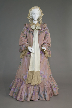 Bertha Palmer's wrapper, c.1900.  Silk taffeta, lace, satin.  Charles Frederick Worth, Paris.