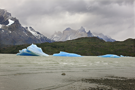 Icebergs, Patagonia, Chile (photo)