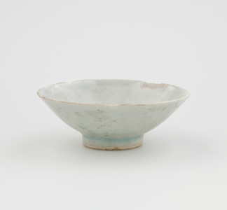 Bowl (pale bluish glaze, stoneware)