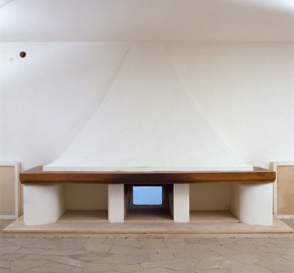 Contemporary architecture : Fireplace in the living room - Casa Malaparte, 1938-1940