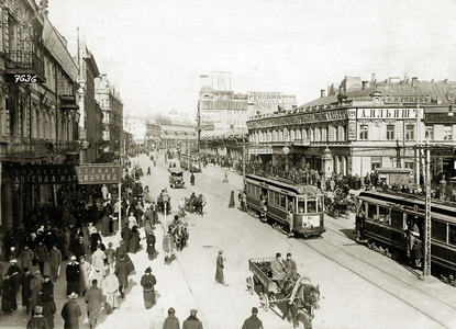 Main street in Kiev, 1918 (b/w photo)
