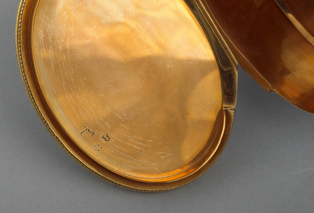 Snuff box, 1781-83 (gold with gouache on vellum)