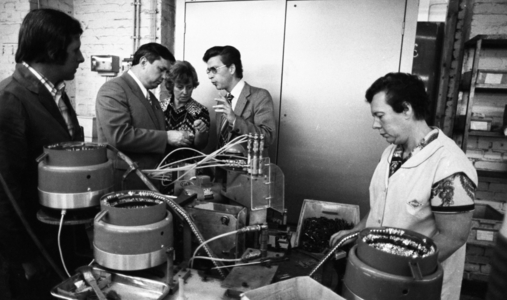 DEU Germany, Bottrop: Women s jobs at the equipment manufacturer Krups …, 1975 (photo)