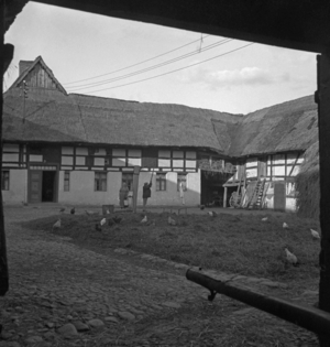 Old farm in Pomerania, 1930s (photo)