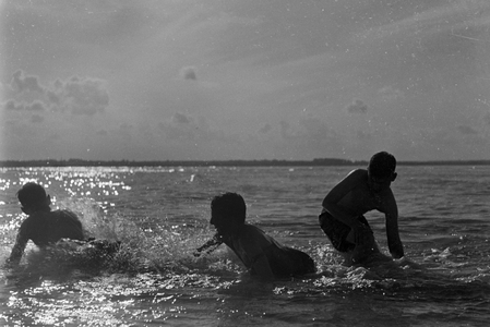 Having fun near Laboe on the shore of the Baltic Sea, Germany 1930s (b/w photo)