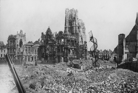 Destroyed buildings of Arras, 1917 (b/w photo)