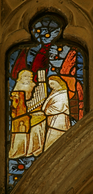 Window n1 depicting musician angels, one with a portative organ (stained glass)