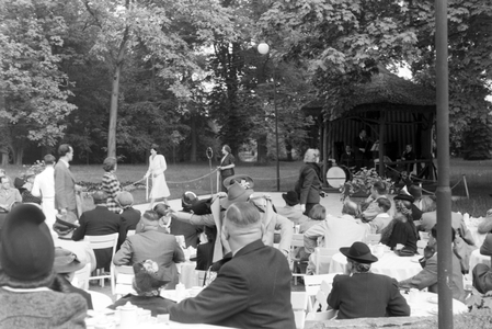 Fashion show at Marquardt near Berlin, Germany 1930s (b/w photo)