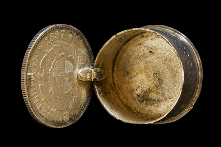 South African Coin refashioned into container by Anglo-Boer War POW's (photo)