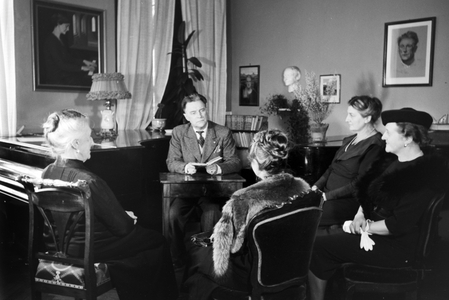 Production of the play "Der Unfig in der Ortenau" by the austrian writer Bodo Kaltenboeck, Germany 1930s (b/w photo)