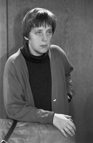 Angela Merkel at a meeting of the Federal Cabinet in Bonn, 1991 (photo)