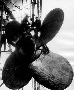 Propeller Mounting, San Marco Shipyard, Tireste 1963 (b/w photo)