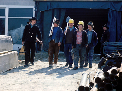 After work in the building,..., 1980 (photo)