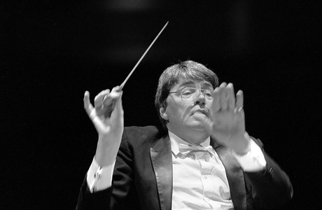 Jeffrey Tate in 1990 (b/w photo)