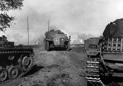 II. WK, Eastern front, delivery of ammunition, c.1942 (photo)