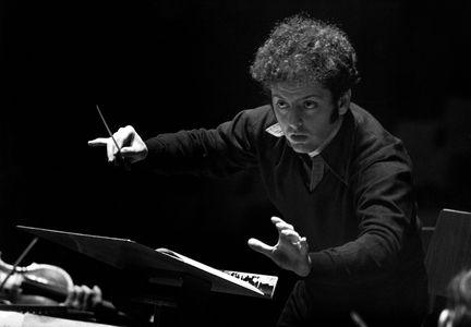 Daniel Barenboim conducting at
