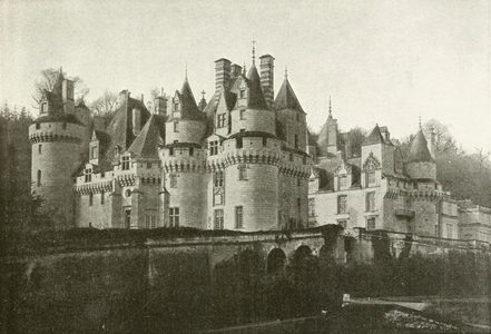 Usse, Chateau (b/w photo)