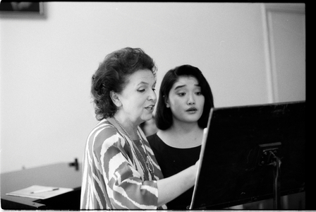 Galina Vishnevskaya giving a masterclass, 1990
