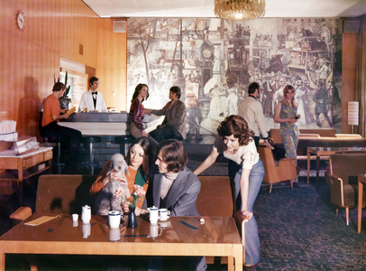 13 09 1972, Berlin, GDR people in a cafe 30 40 years, 70s, everyday, everyday …, 1972 (photo)