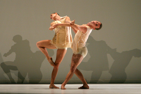 Random Dance in 'Amu' (photo)