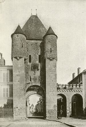 Moret, Porte de Samois (b/w photo)