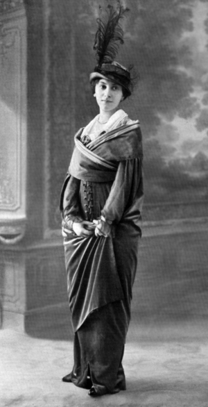French comedian Clemence Valpreux as Georgette in play "Georgette Lemeunier" at Comedie Francaise, photo from french paper "Le Theatre" may 1914