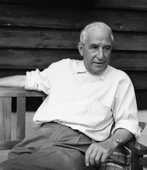 Haugsbygd 29 August 1959. Arne Paasche Aasen at the cabin say …, 1959 (photo)