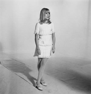 Sylvie Vartan on a TV set for a New Year's Eve broadcast on 27 December 1966 (photo)