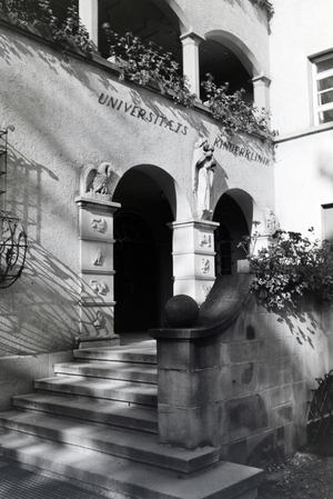 The entrance of the children´s clinic in the university town Tübingen is graced by a mother-child statue, Germany 1930s (b/w photo)