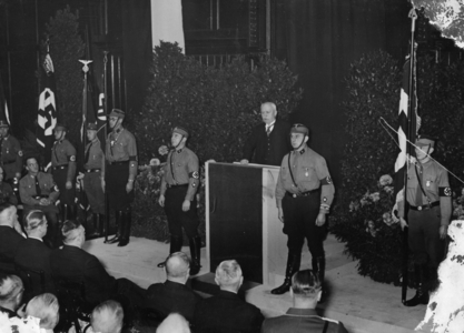 Farewell of August Bier as director of the Royal Surgical University Hospital Berlin, 1933 (b/w photo)