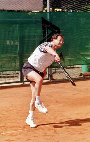 Foreign Minister Klaus Kinkel at a tennis tournament in Bonn, 1997 (photo)