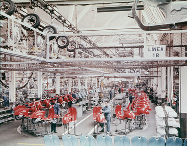 IT CAREENS OF ASSEMBLY VESPA PIAGGIO, c. 1945- 1950 (photo)